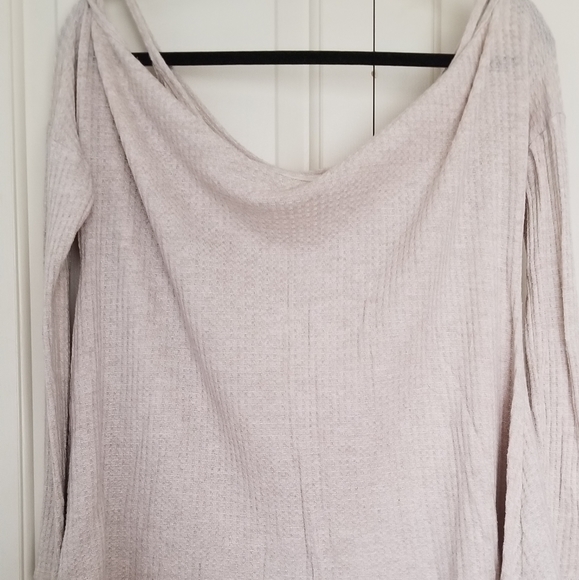 Cold Shoulder Waffel Top - Picture 2 of 2
